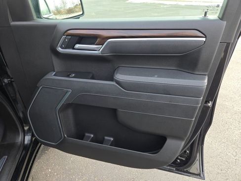 Used 2025 GMC Sierra 1500 SLT image 5