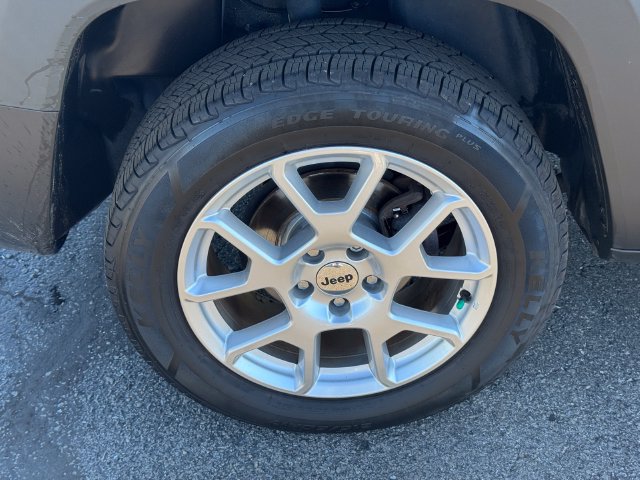 Certified 2022 Jeep Renegade Latitude w/ Convenience Group AWD/4WD image 12