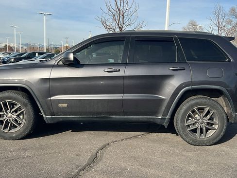 Used 2017 Jeep Grand Cherokee Laredo image 8
