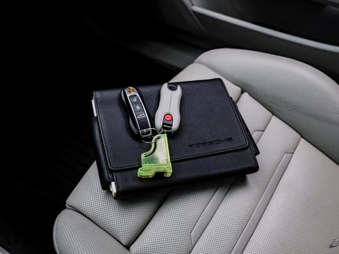 Used 2018 Porsche Panamera Turbo Sport Turismo image 96