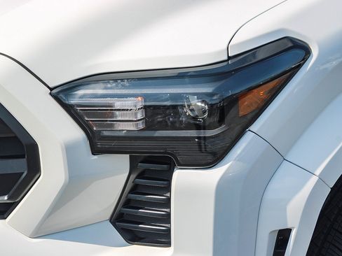 Used 2024 Toyota Tacoma SR RWD image 5