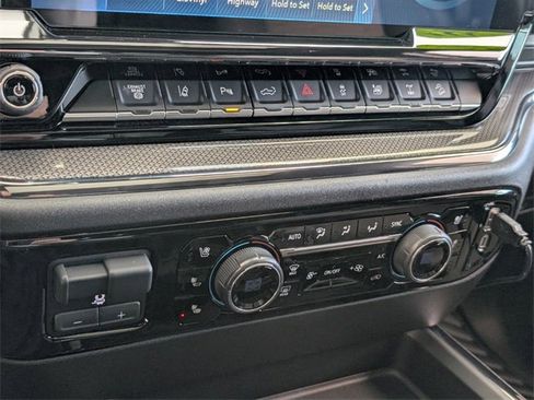 Used 2024 Chevrolet Silverado 2500 ZR2 image 23
