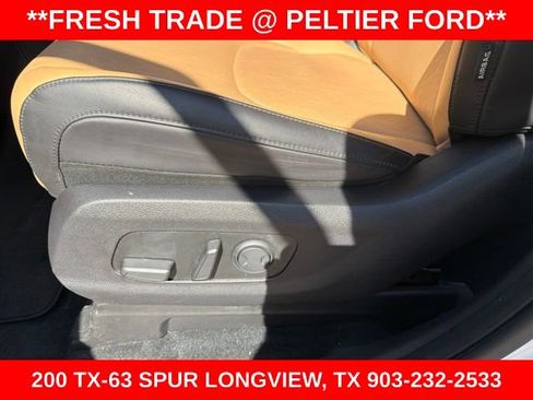 Used 2024 Kia Carnival LX FWD image 17
