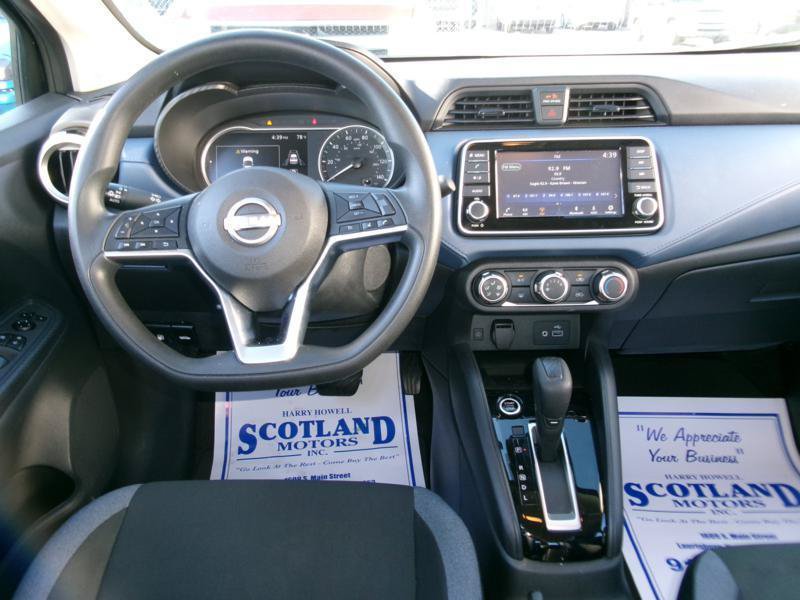 Used 2025 Nissan Versa SV FWD image 5