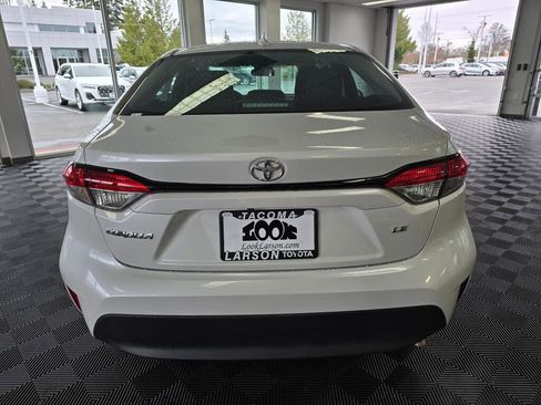 Used 2024 Toyota Corolla LE image 4