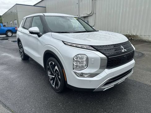 Used 2024 Mitsubishi Outlander SE AWD/4WD image 11