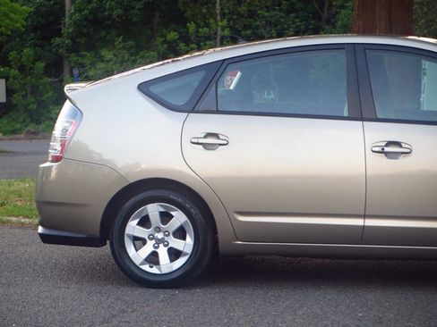 Used 2005 Toyota Prius FWD image 30