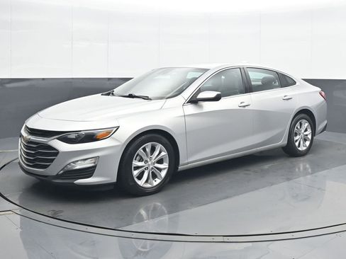 Used 2022 Chevrolet Malibu LT image 2