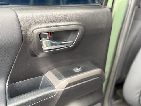 Used 2021 Toyota Tacoma TRD Sport image 41