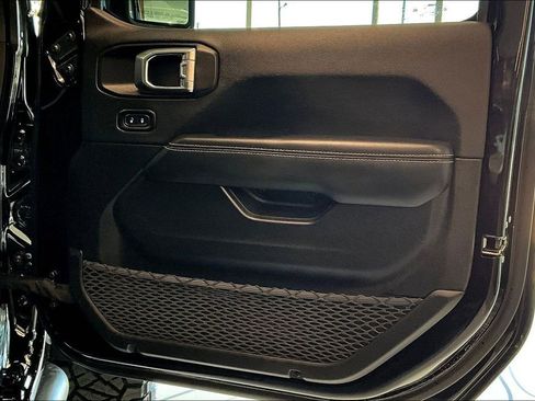 New 2025 Jeep Gladiator Sport image 11