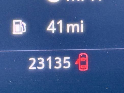 Used 2023 Buick Envision Preferred image 23