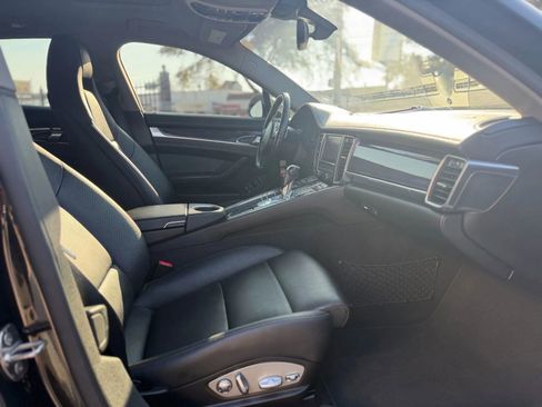 Used 2014 Porsche Panamera 4 w/ Premium Package AWD/4WD image 11