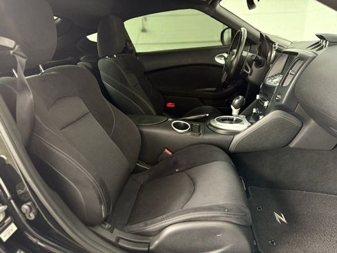 Used 2017 Nissan 370Z w/ Sport Package image 18