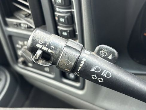 Used 2006 Chevrolet Silverado 2500 LT w/ Snow Plow Prep Package image 19