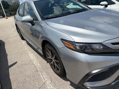Used 2024 Toyota Camry SE FWD image 3