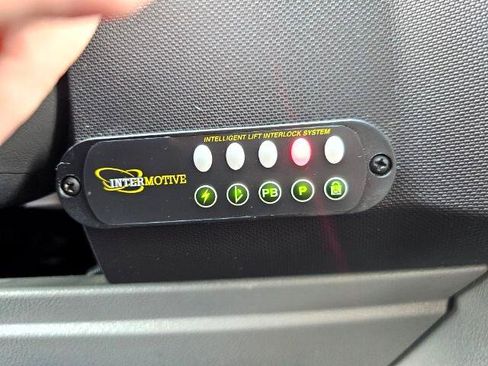 Used 2011 Ford E-350 and Econoline 350 XLT image 15