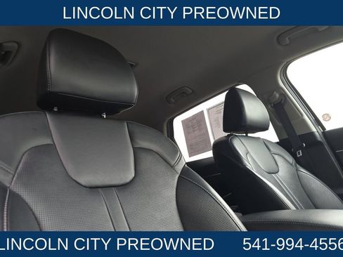 Used 2024 Kia Sorento S image 18