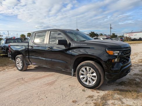Used 2022 Chevrolet Silverado 1500 Custom image 2