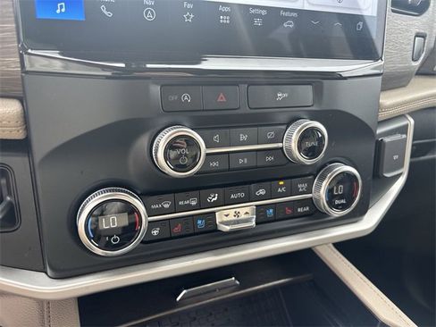 Used 2024 Ford Expedition Limited image 19