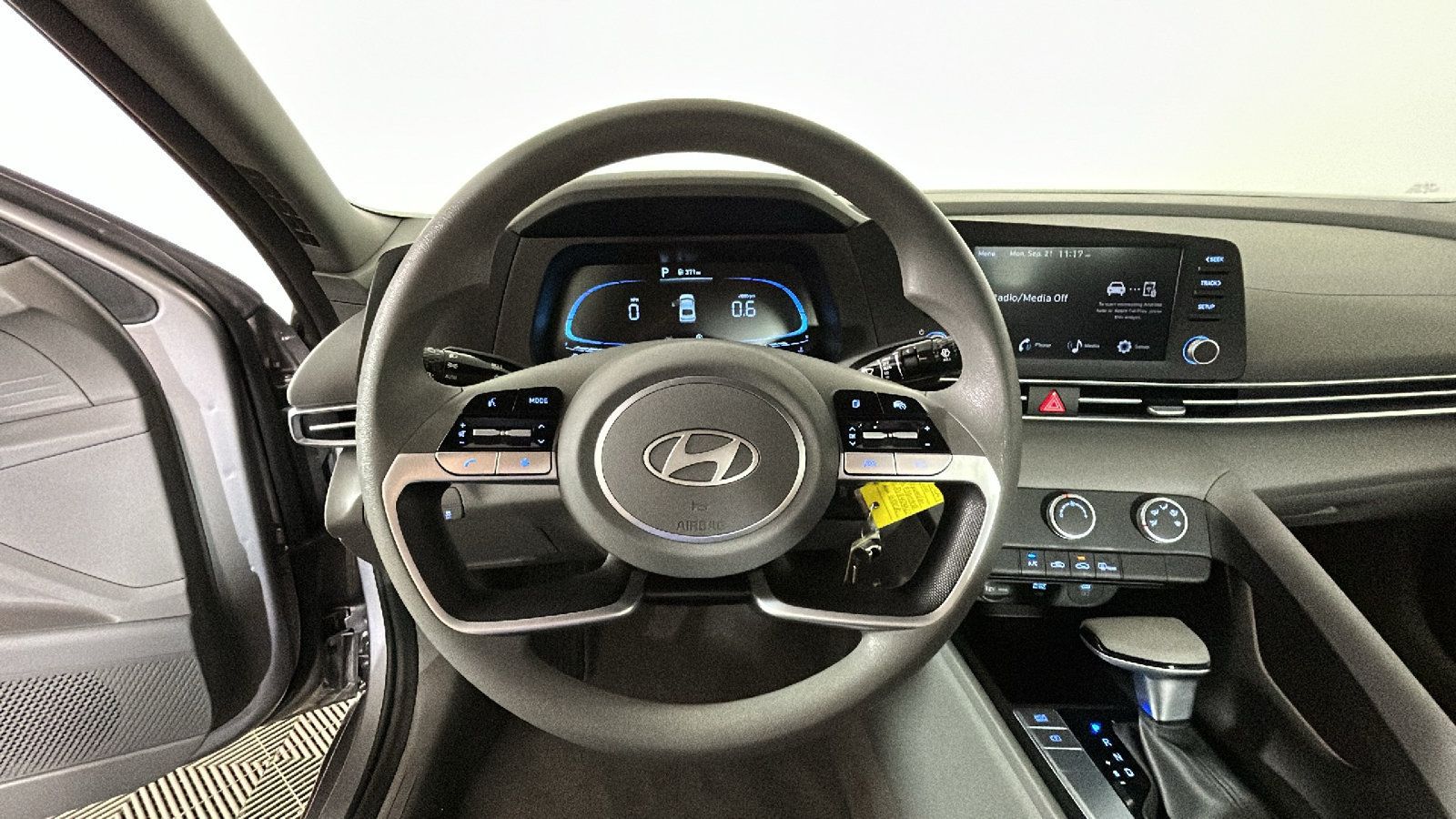 Certified 2024 Hyundai Elantra SE FWD image 19