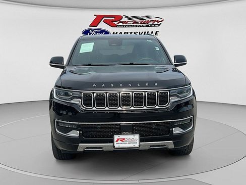 Used 2023 Jeep Wagoneer Series III w/ Preferred Equipment Group AWD/4WD image 6