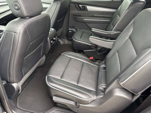 Used 2025 Buick Enclave Preferred AWD/4WD image 16