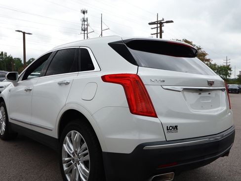 Used 2017 Cadillac XT5 Premium Luxury FWD image 3