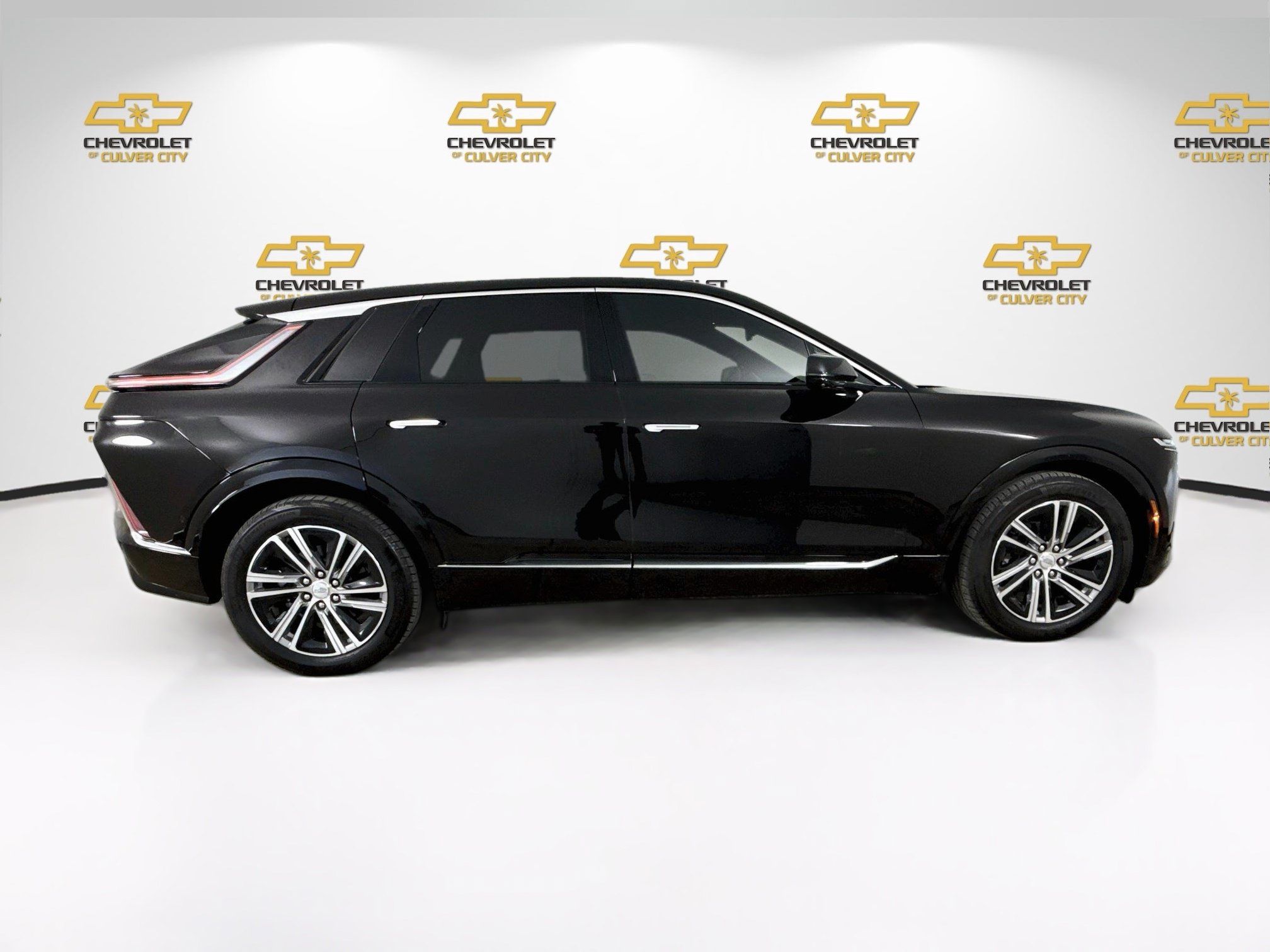 Used 2024 Cadillac Lyriq Luxury RWD image 9