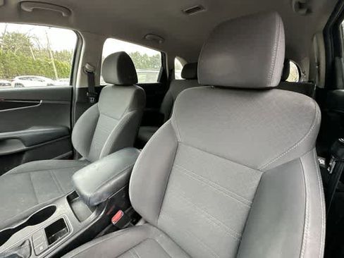 Used 2019 Kia Sorento LX image 14