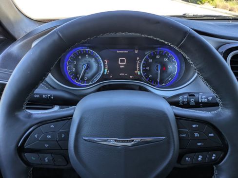 Used 2021 Chrysler Pacifica Touring-L w/ S Appearance Package image 34