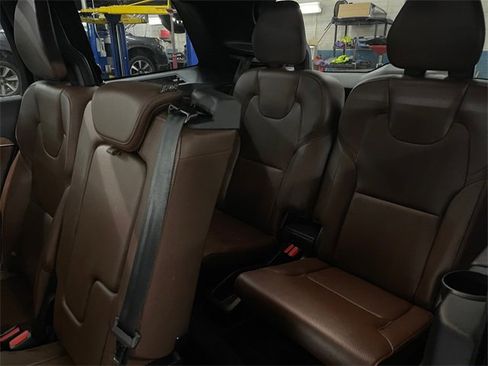 Used 2023 Volvo XC90 B6 Plus image 17