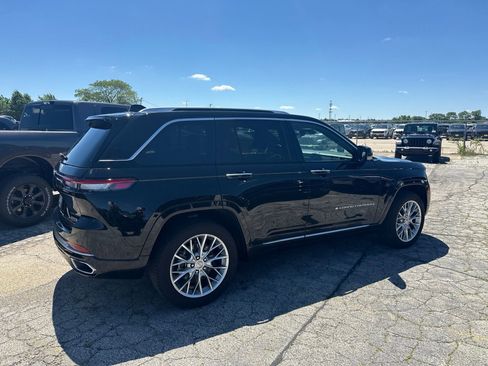 Used 2022 Jeep Grand Cherokee Summit AWD/4WD image 5