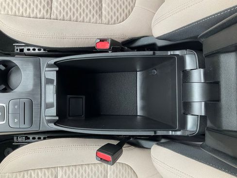 Used 2022 Ford Escape SE image 39