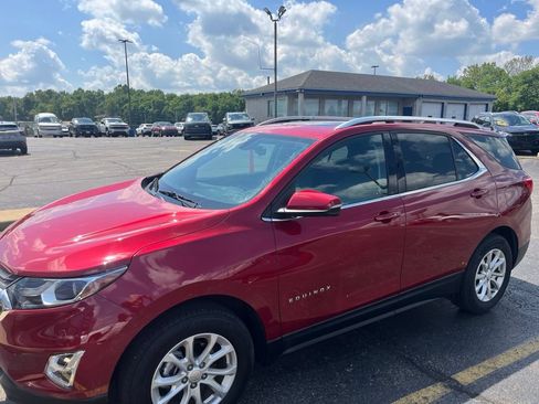 Used 2019 Chevrolet Equinox LT w/ Sun & Navigation Package AWD/4WD image 3