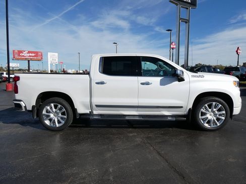 Used 2022 Chevrolet Silverado 1500 High Country w/ Technology Package image 3