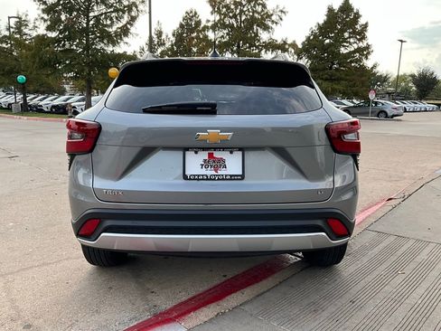 Used 2025 Chevrolet Trax LT image 7