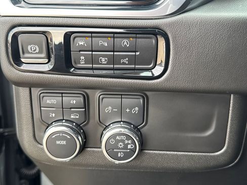 Certified 2025 GMC Yukon Denali image 35