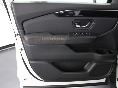 New 2025 Honda Pilot Sport image 14