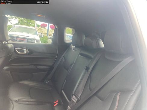 Used 2025 Jeep Compass Trailhawk AWD/4WD image 15