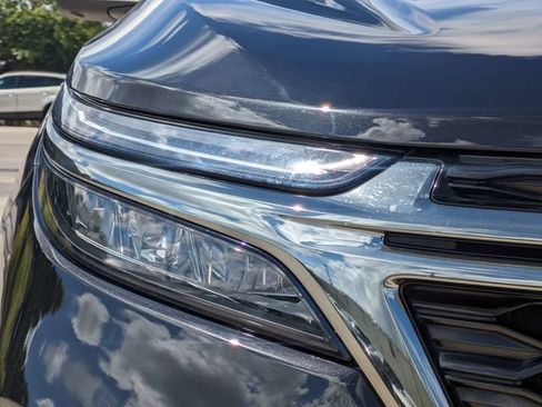 Used 2022 Chevrolet Equinox RS w/ RS Leather Package FWD image 11