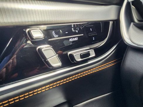 Used 2022 Jeep Grand Wagoneer Series III image 37