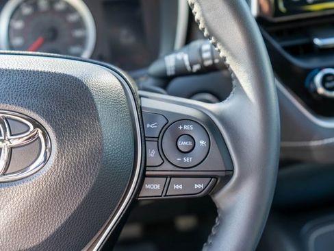 Used 2022 Toyota Corolla SE w/ SE Preferred Package image 27