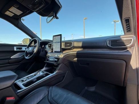 Certified 2020 Ford Explorer Platinum w/ Premium Technology Package image 20