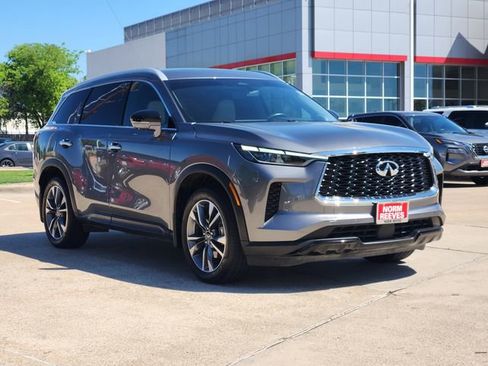 Used 2023 INFINITI QX60 Luxe w/ Vision Package FWD image 2