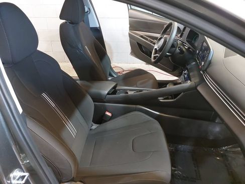 Certified 2025 Hyundai Elantra Hybrid FWD image 10