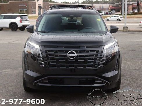 New 2026 Nissan Pathfinder SV image 2