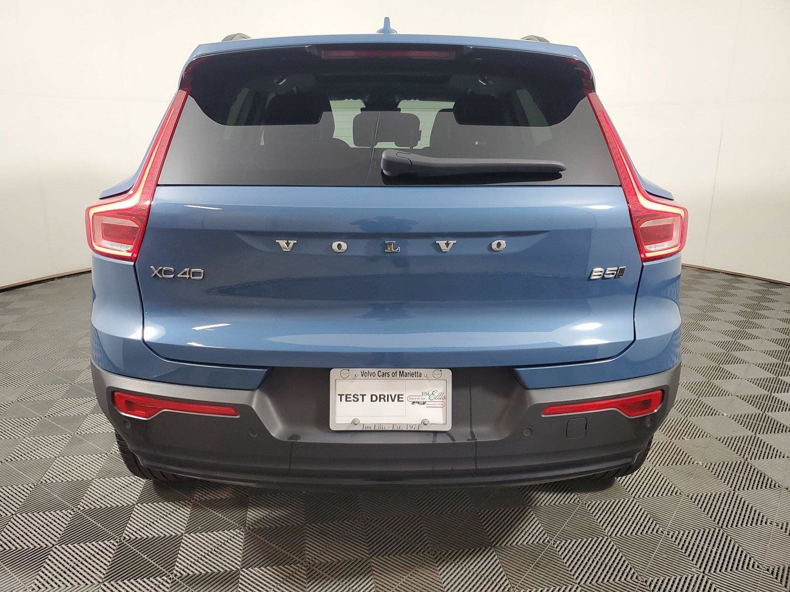 Used 2024 Volvo XC40 B5 Ultimate w/ Protection Package Premier AWD/4WD image 5