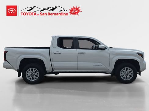 Certified 2025 Toyota Tacoma SR5 AWD/4WD image 6