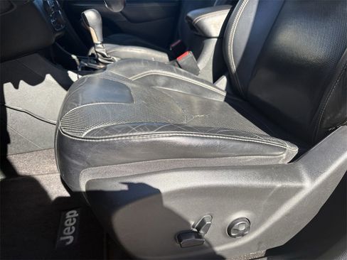 Used 2015 Jeep Cherokee Limited w/ Luxury Group image 13