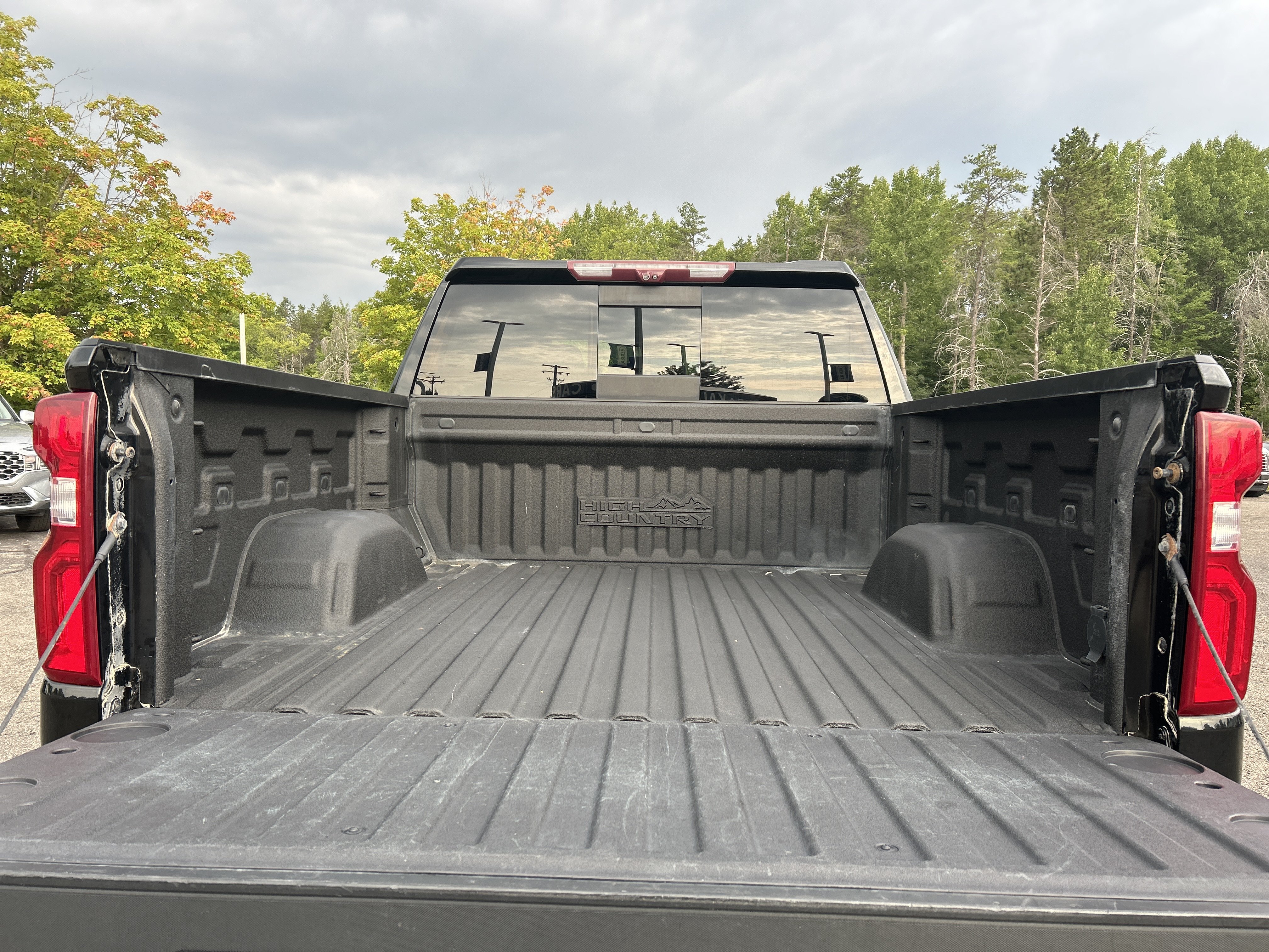 Used 2020 Chevrolet Silverado 1500 High Country w/ Technology Package AWD/4WD image 22